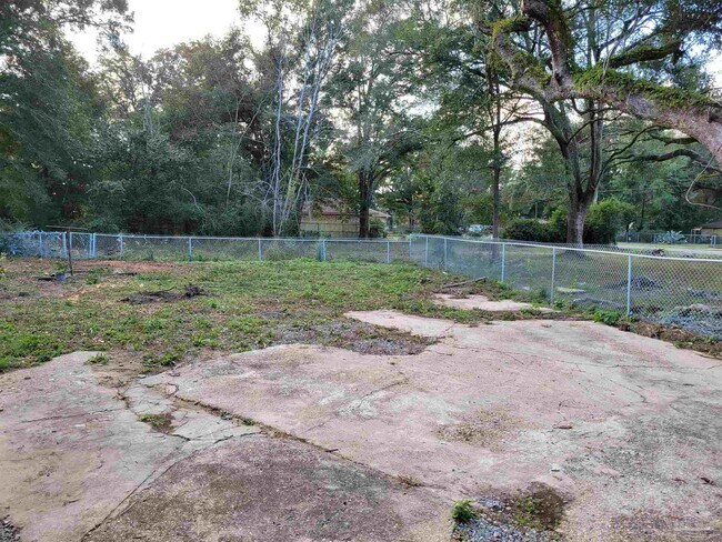 Building Photo - 8625 Stockdale Ave