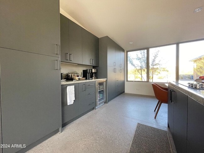 Building Photo - 15212 N Sandy Blf Rd