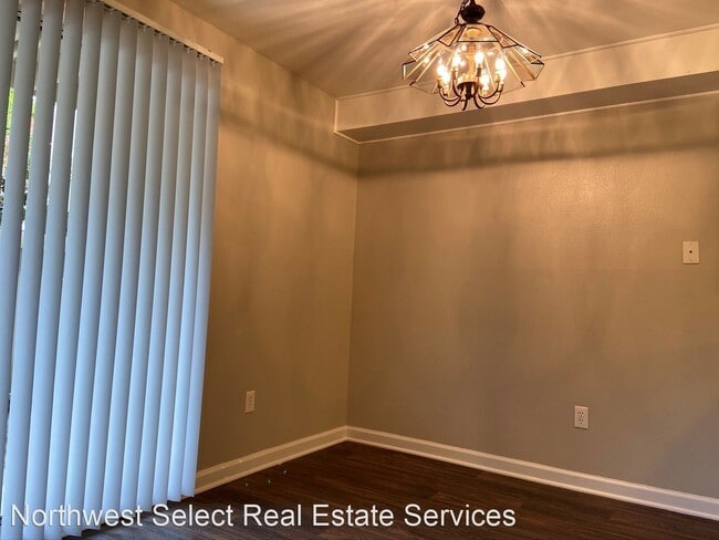 Building Photo - 420 E Sunset Way