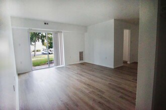 Building Photo - 11402 Cherry Hill Rd