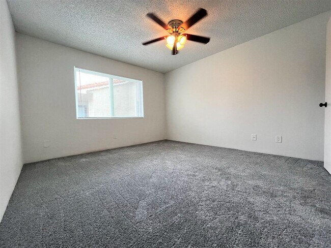 Building Photo - Must See Bright and welcoming one bedroom ...