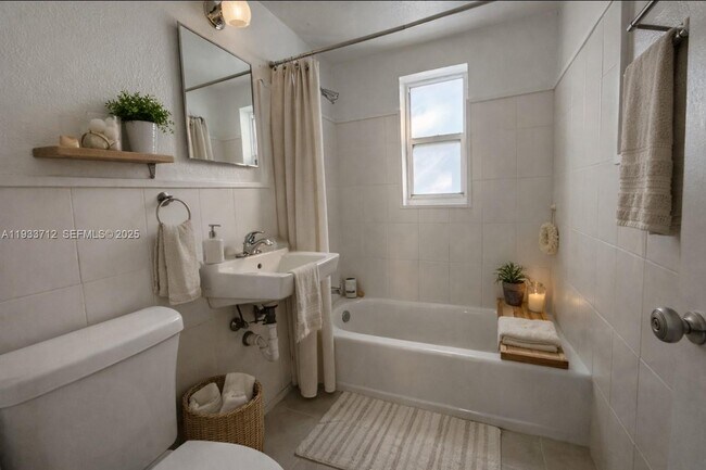 Building Photo - 251 Hibiscus Dr