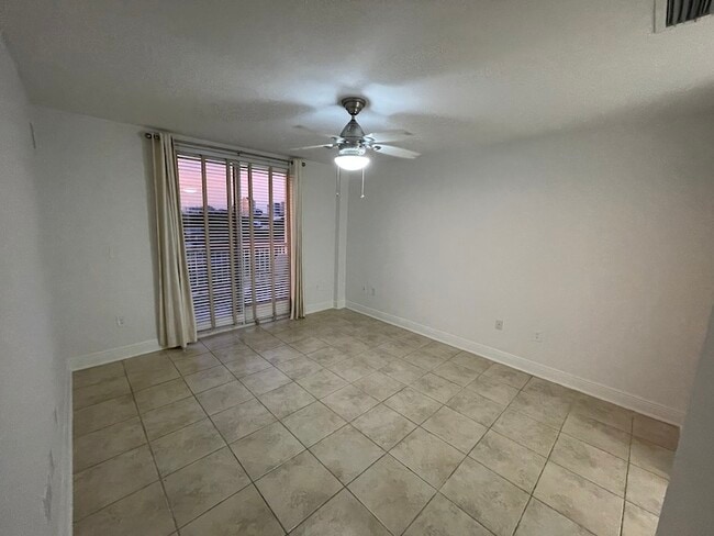 Building Photo - 2400 SW 27th Ave