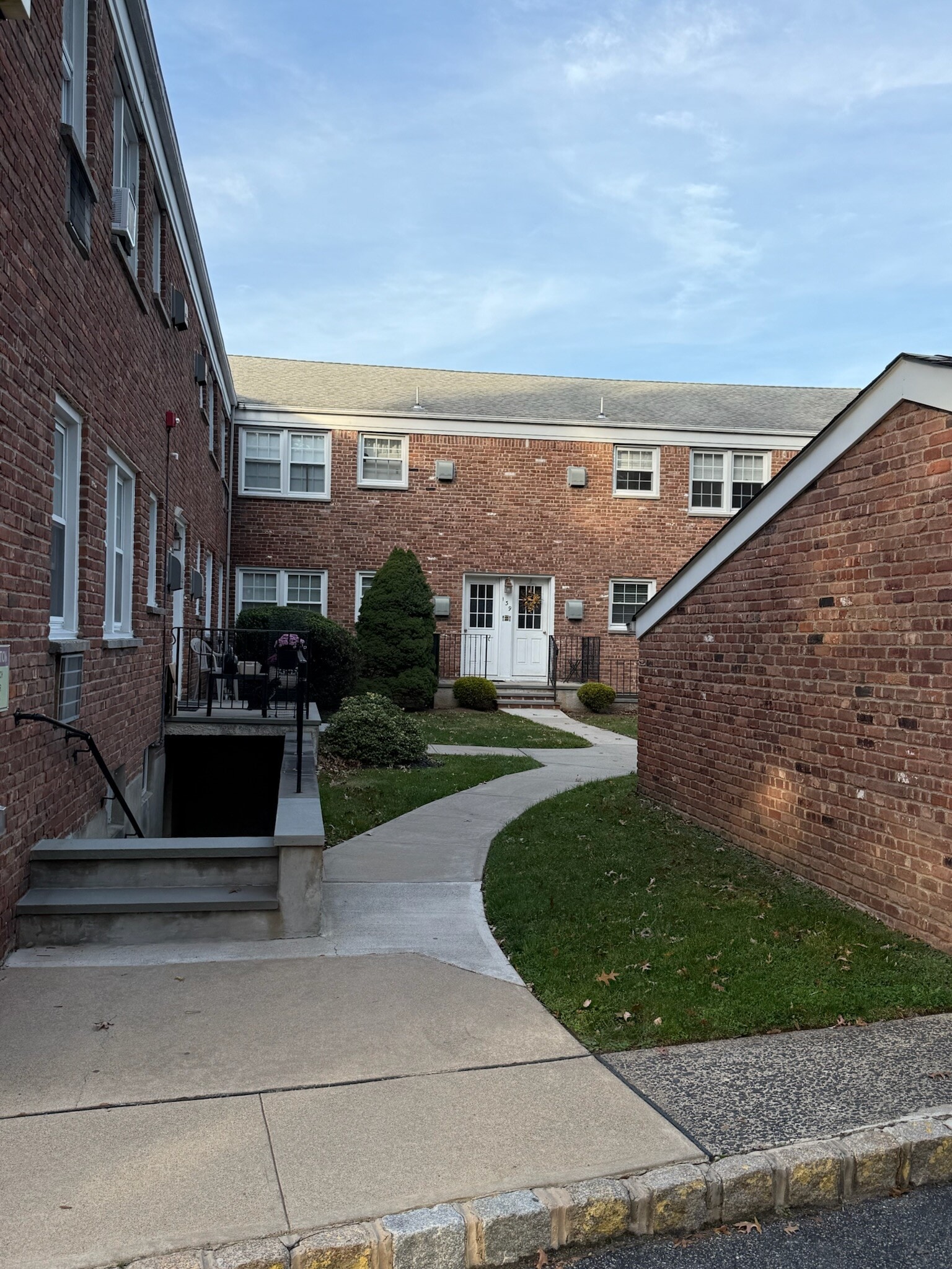 Building Photo - 139 Ridge Rd