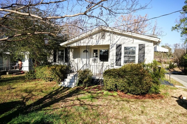 Building Photo - Cozy 3 Bedroom Downtown Apex Home