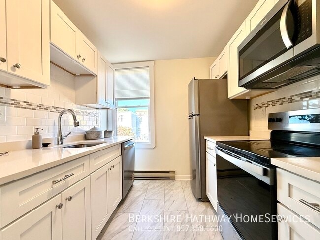 Building Photo - 35 Davis Sq