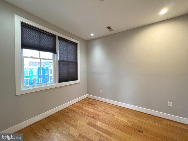 Building Photo - 1209 G St SE