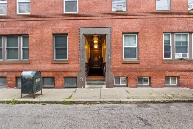 Building Photo - 39 Kent St