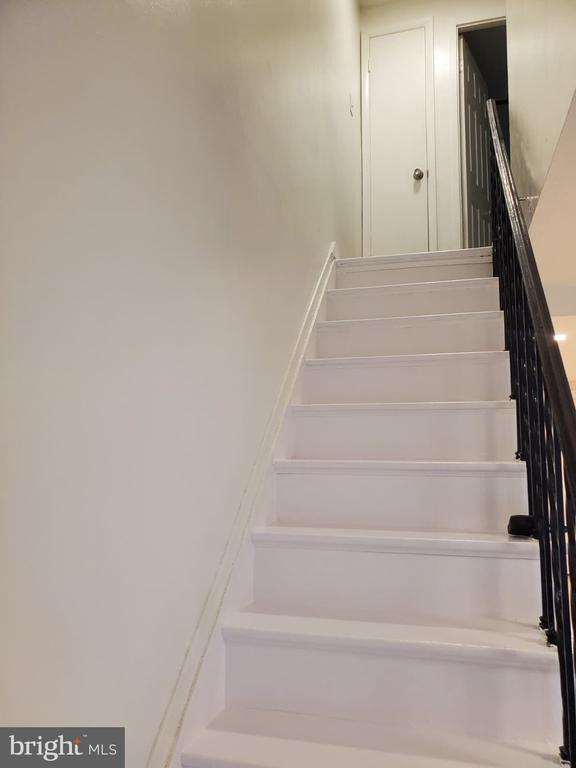 Building Photo - 1909 Dutch Village Dr