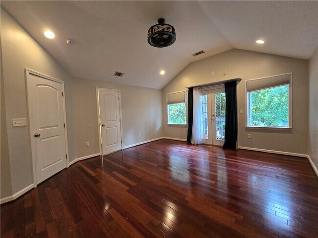 Building Photo - 2616 Boland Dr NE