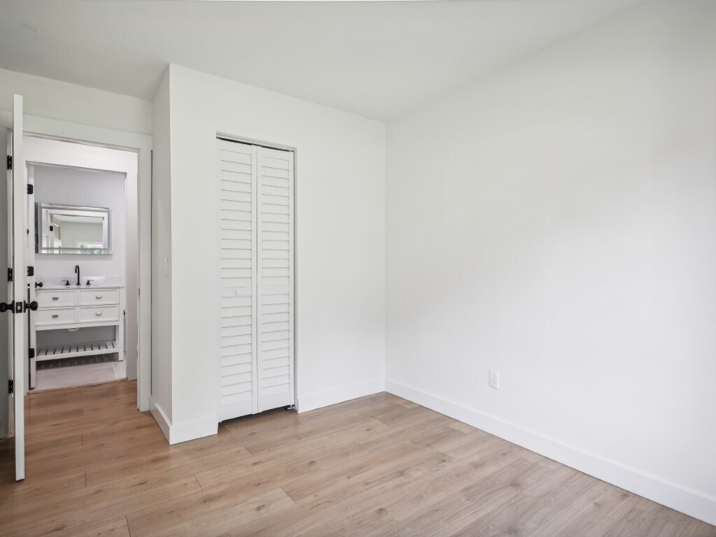 Building Photo - 310 Lilac Dr