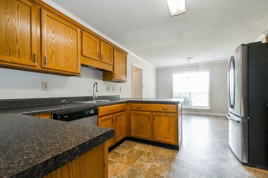 Building Photo - 15 Oakridge Cove