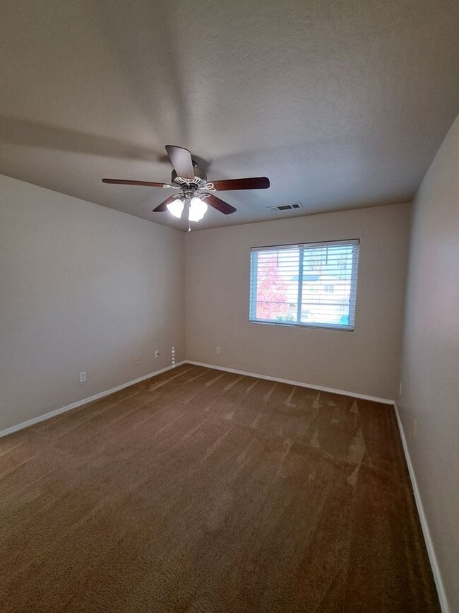 Building Photo - Spacious 2-Story Fresno Home with Bonus Room!