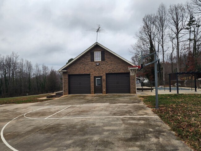 Building Photo - 7816 Cheatham Ford Rd