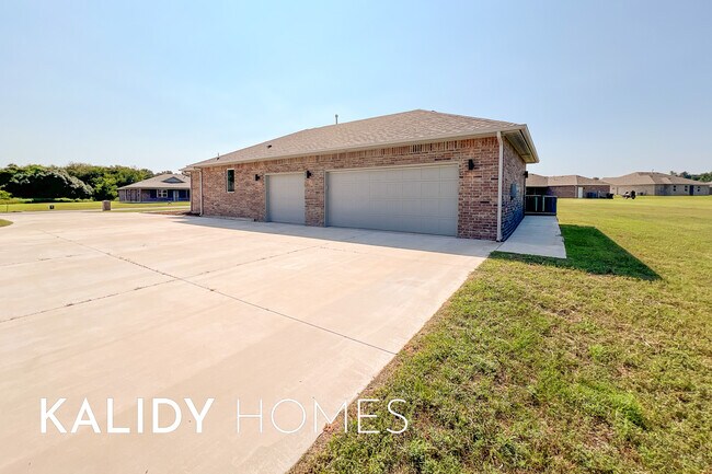 Building Photo - 213 Olde Ml Ct