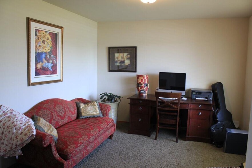 Den/office/library?? Your choice! - 2803 Susie Ct