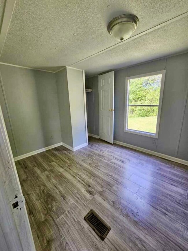 Building Photo - 652 Rices Creek Rd