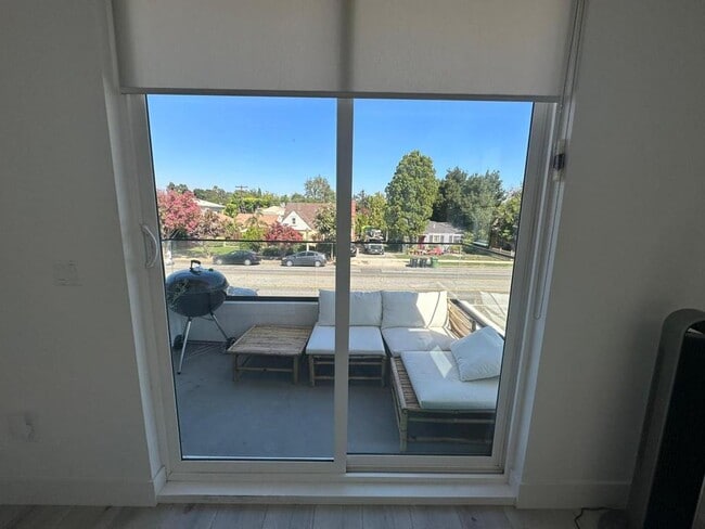 Building Photo - 4299 Tujunga Ave