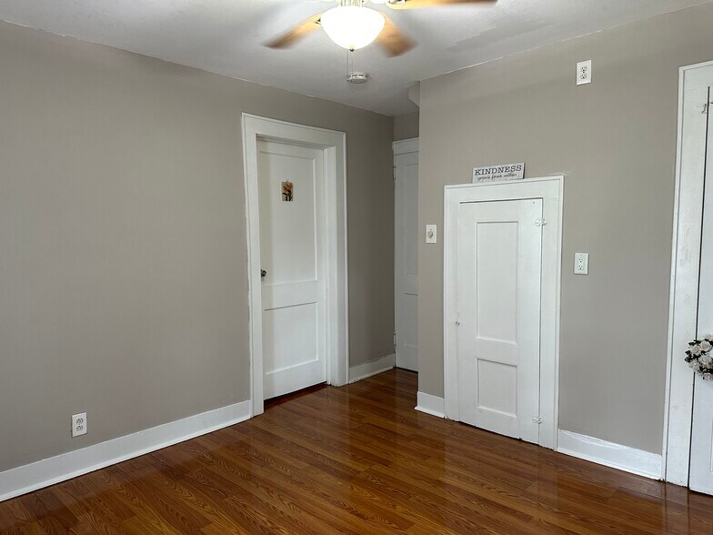 Building Photo - 918 W Camplain Rd