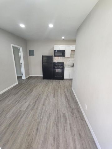 Building Photo - 260 NW 11th Ave