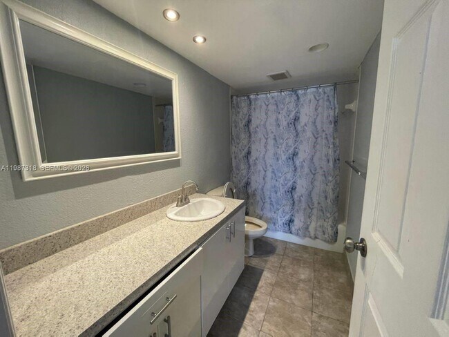 Building Photo - 250 174th St