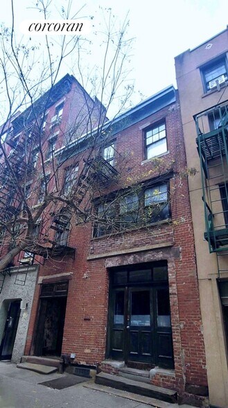 Building Photo - 225 E 21st St