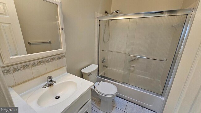 Building Photo - 9 Hamlet Dr