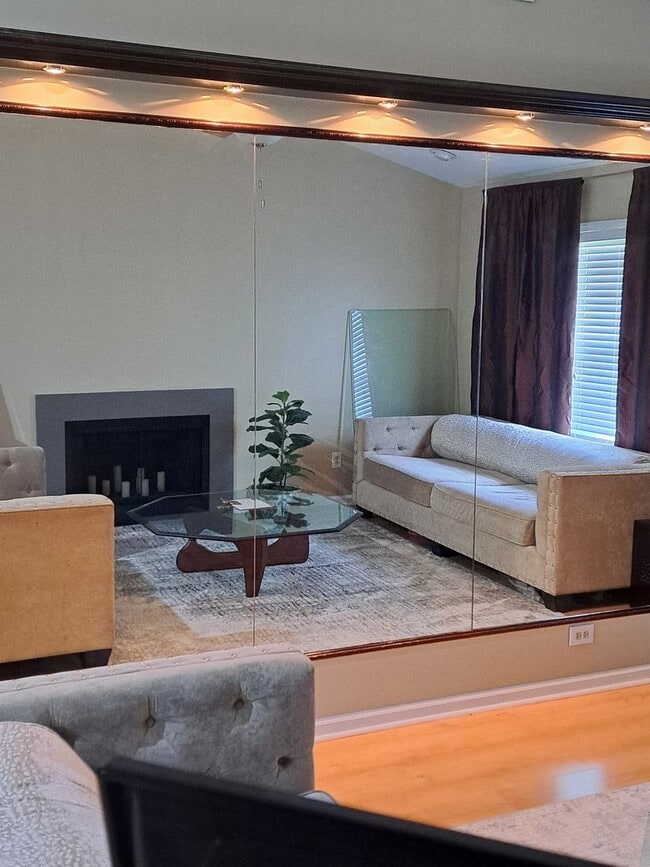 Building Photo - 253 Browning Ln