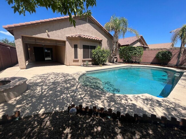 Building Photo - BEAUTIFUL 4 BEDROOM 2 BATHROOM HOME IN PEORIA