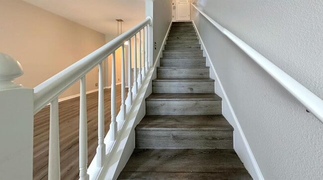 Building Photo - 9828 Fan Palm Way
