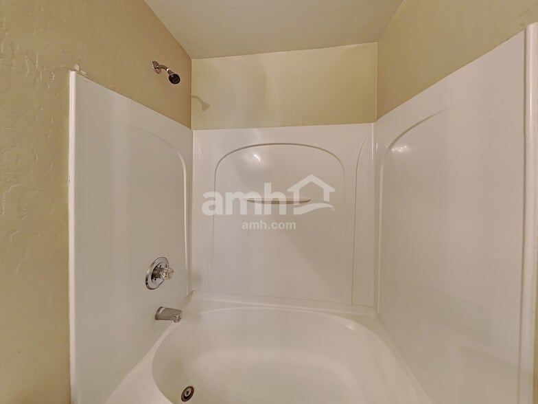 Building Photo - 13440 W Rhine Ln