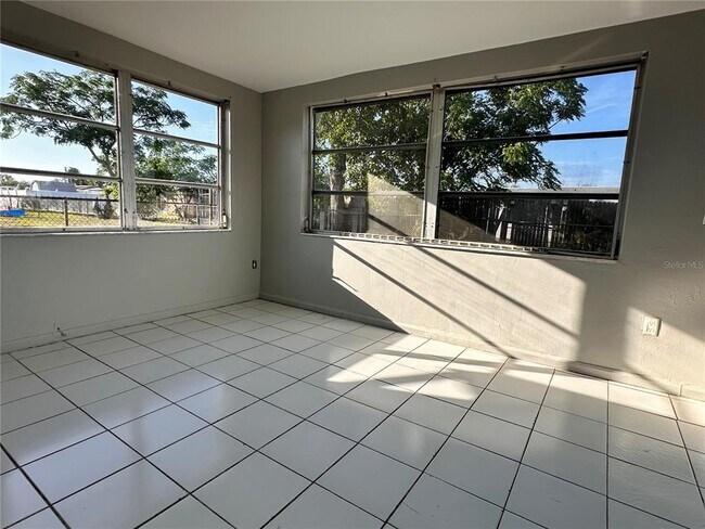 Building Photo - 3215 Bright Dr