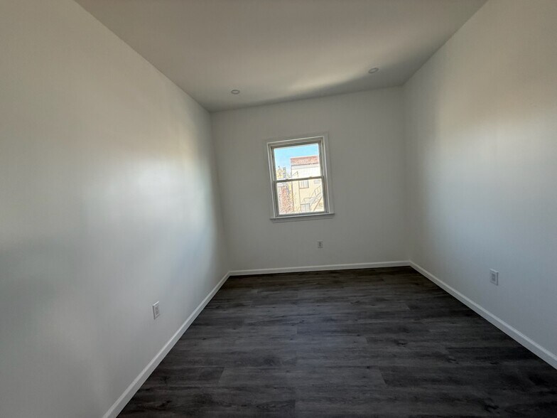 Building Photo - 17 Kearny Ave