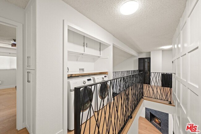 Building Photo - 4069 W Rosecrans Ave