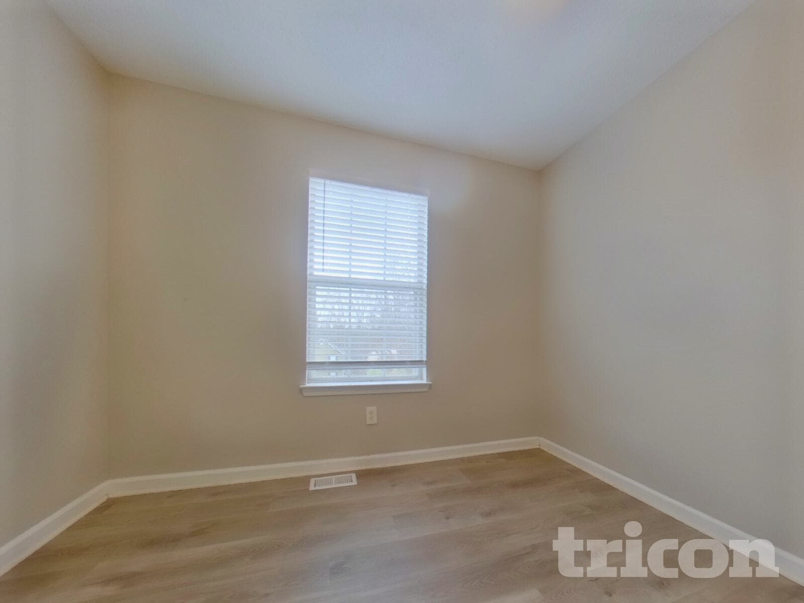 Building Photo - 210 Legend Dr