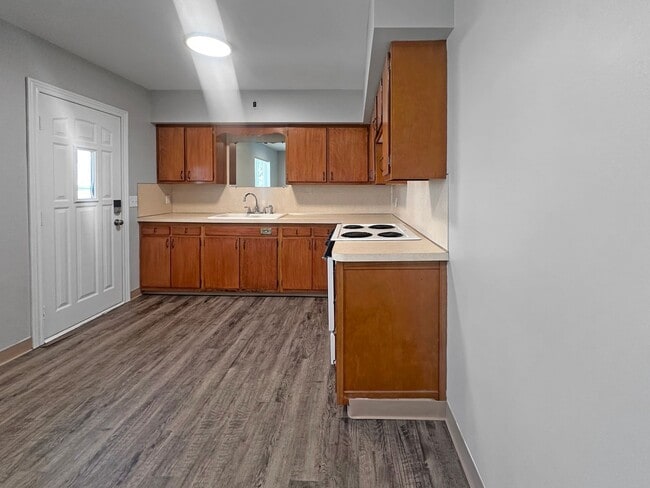 Building Photo - 27 Ridgewood St