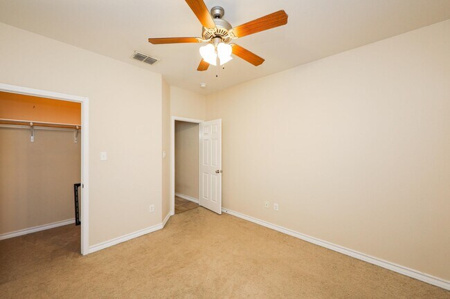 Building Photo - 318 Silverleaf Oak