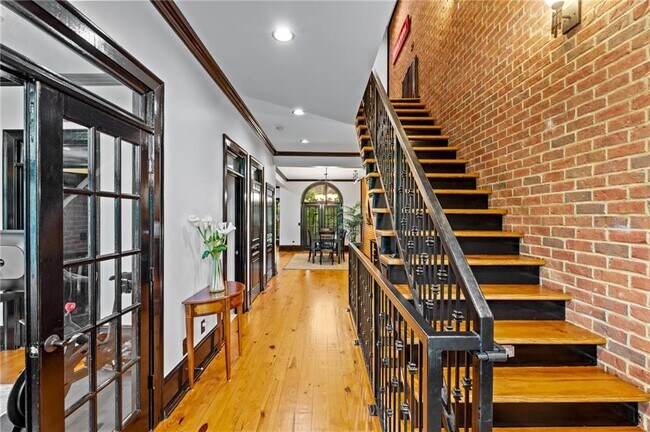 Building Photo - 5512 Glenridge Dr