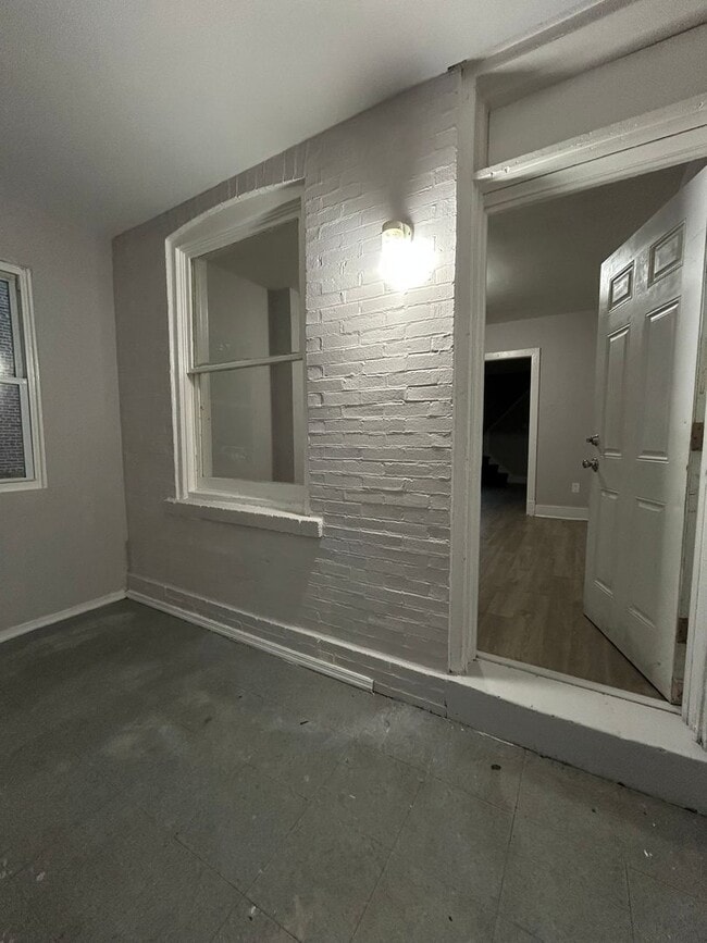 Building Photo - Large house Semi detached