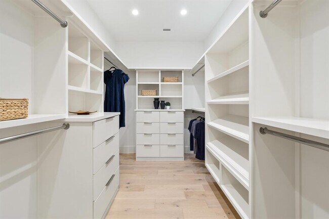 Building Photo - 4811 Timberline Dr