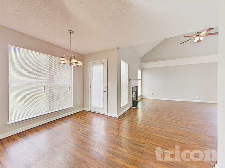 Building Photo - 105 River View Ct