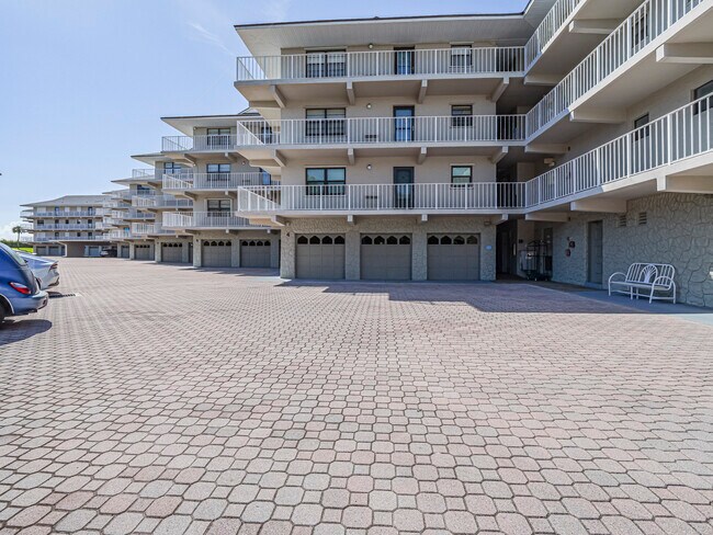 Building Photo - 5300 Jimmy Buffett Mem Hwy