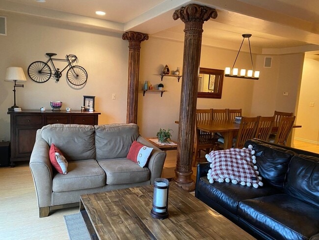 Building Photo - Fully furnished rental in downtown Anchorage