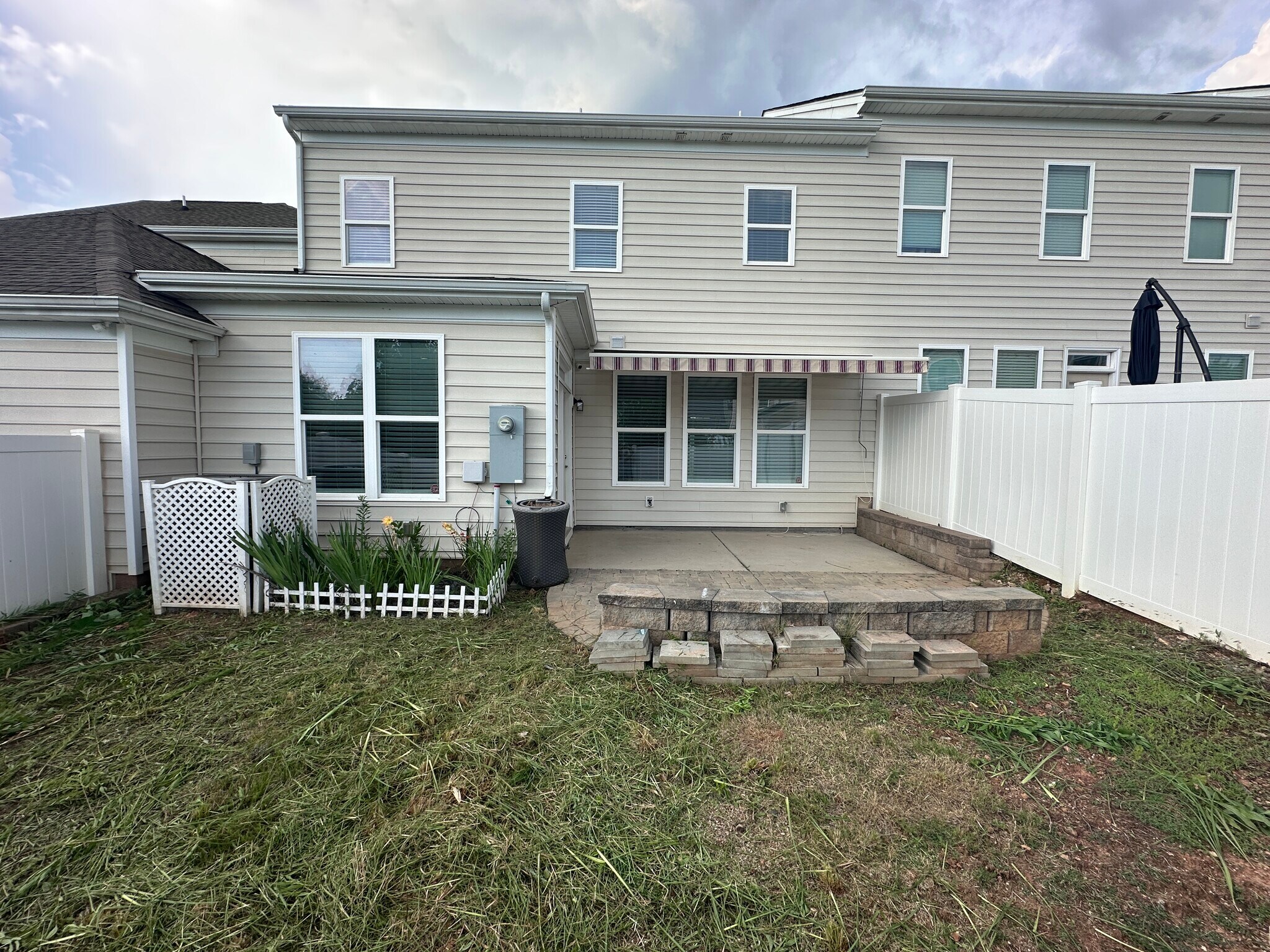 Building Photo - 764 River Park Rd