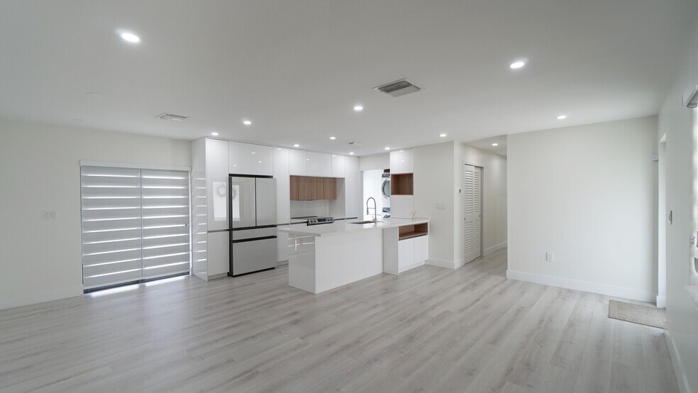 Building Photo - 255 Grant Dr