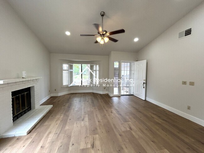 Building Photo - 7400 Martignetti Ct