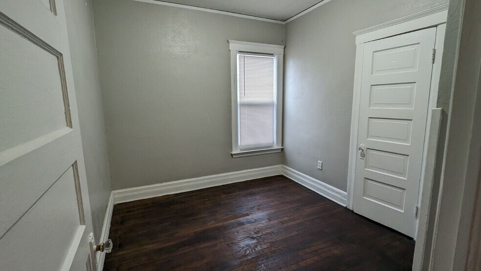 Building Photo - 534 Holbrook St