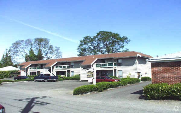 Primary Photo - Lone Tree Apartments
