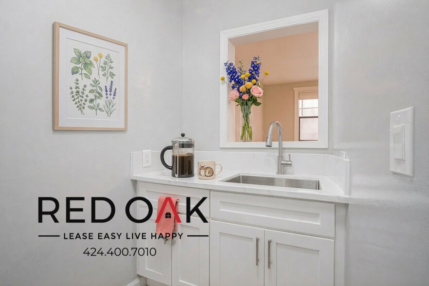 Building Photo - 692 Valencia St