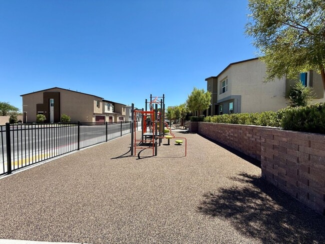 Building Photo - BRAND NEW 3 BED 2.5 BATH 2 CAR GARAGE TOWN...